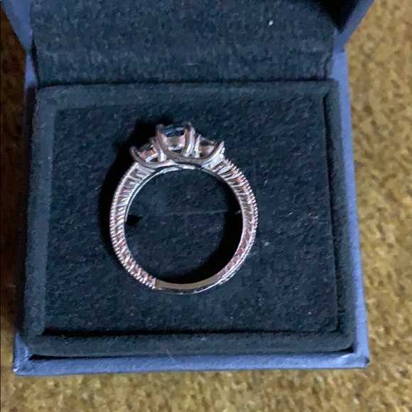 Blue Diamond certified Pompeii3 engagement ring - Picture 4 of 9